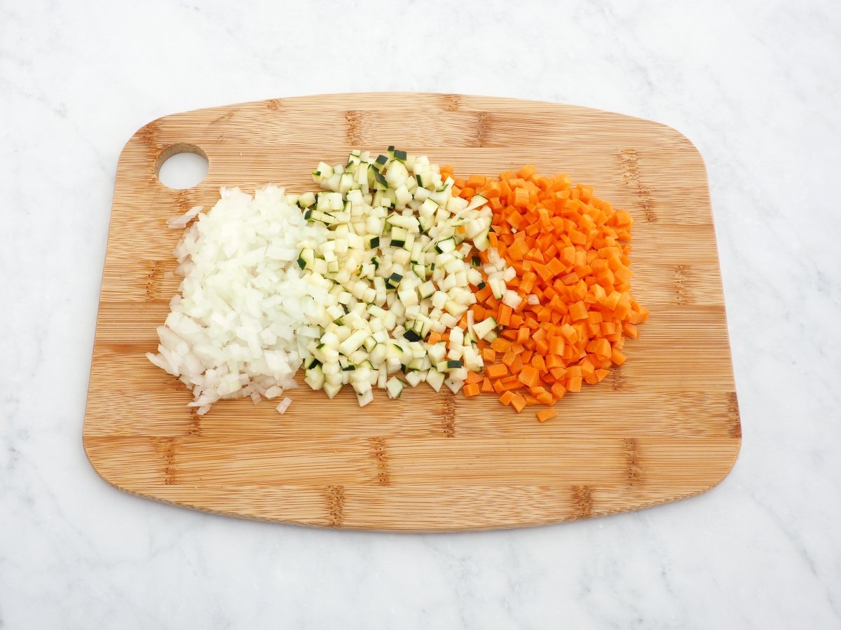 Picar las verduras para las tortitas