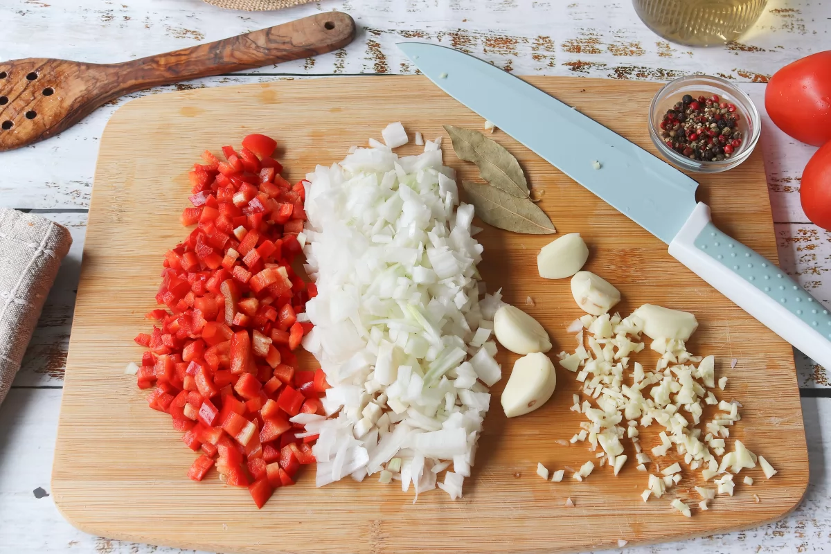 Picar verduras caldereta de carne de ternera