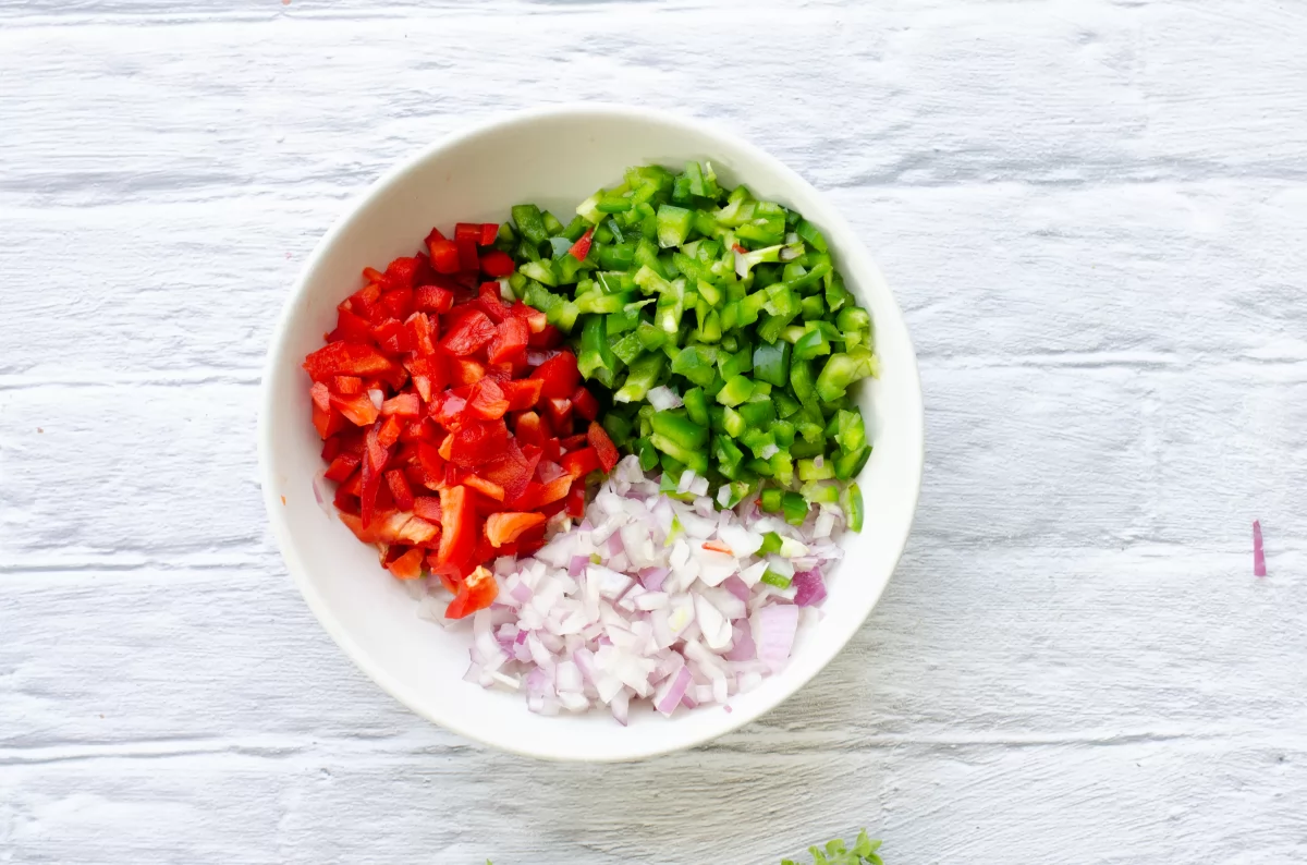 Salsa criolla 4 Pimientos y cebolla cortados