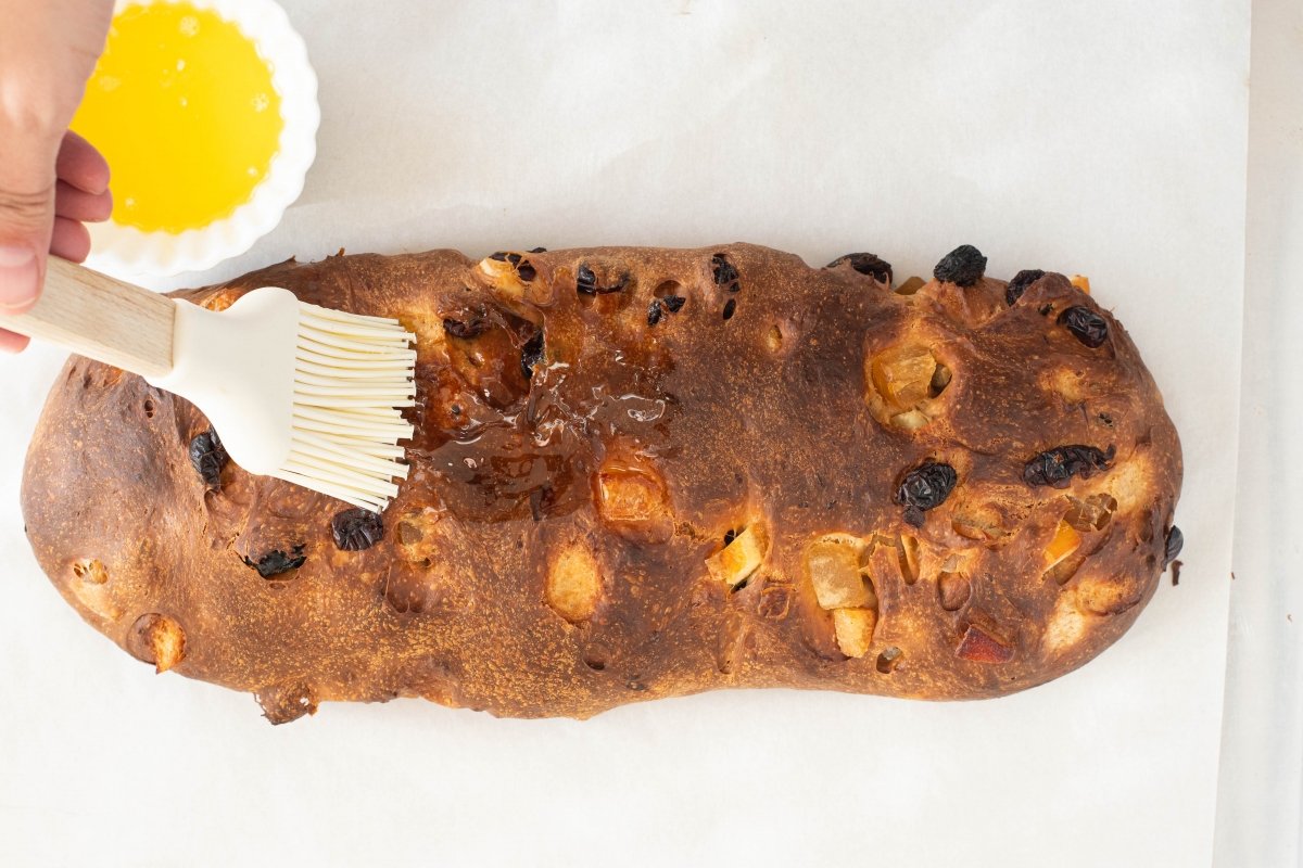 Pincelamos con mantequilla el stollen
