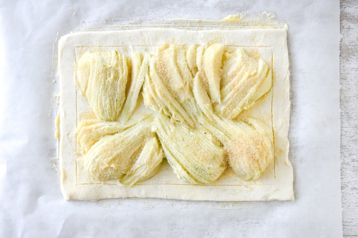 Pintamos las peras con mantequilla y azúcar