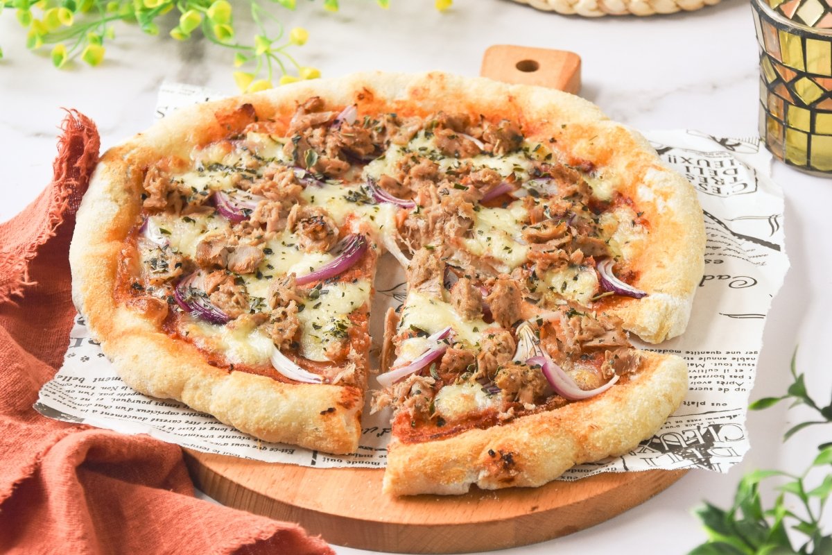 Pizza de atún