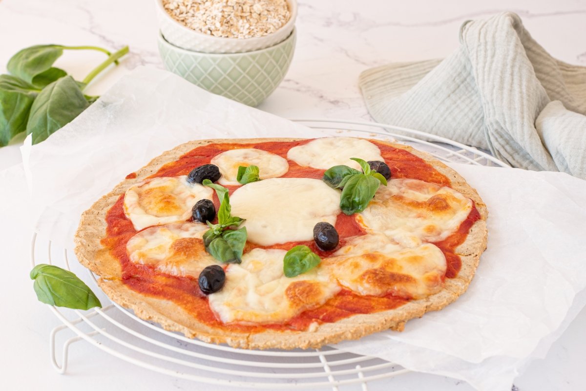 Pizza de avena en el plato