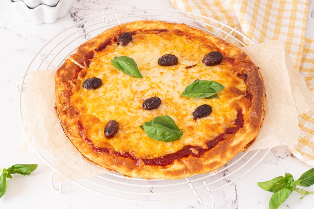 Pizza keto en el plato