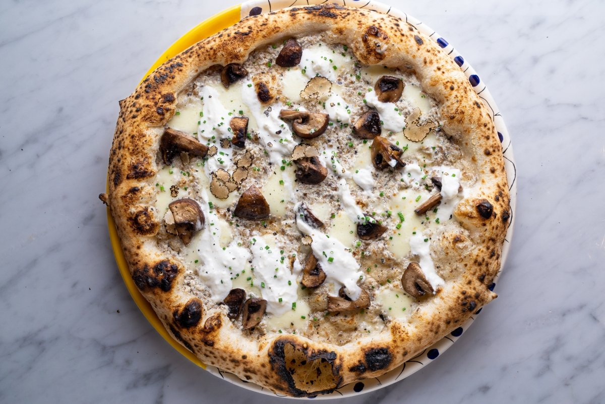 Pizza Tartufo de Baldoria en Madrid considerada de las mejores pizzerías de la ciudad