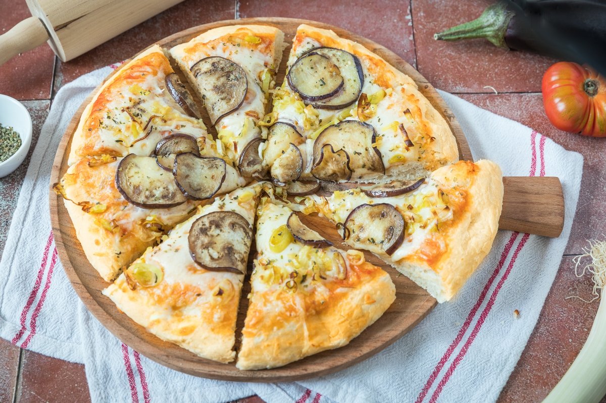 Pizza vegana en porciones