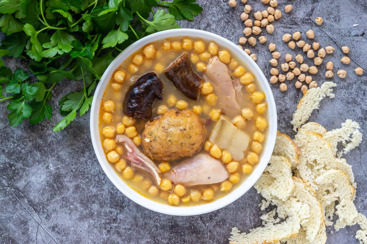 Plato de cocido extremeño *