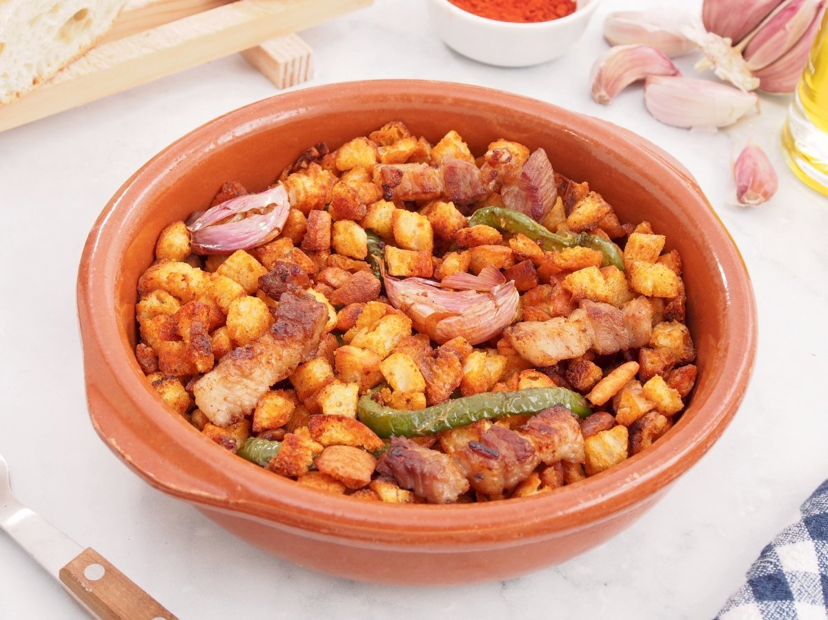 Plato de migas tradicionales de Extremadura