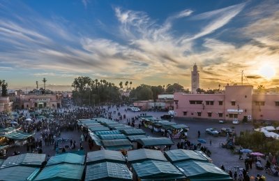 Plaza Jemaa el Fna de Marrakech, el embrujo caótico de la comida callejera