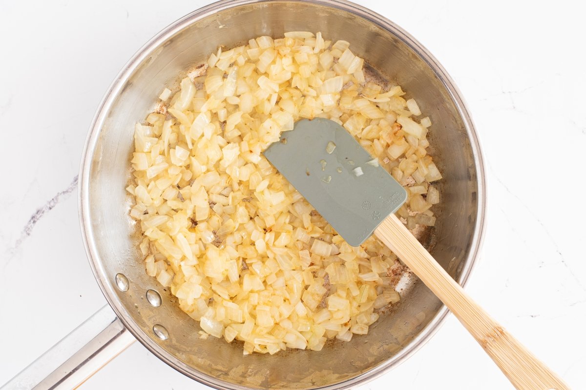 Pochamos la cebolla del pan de cebolla