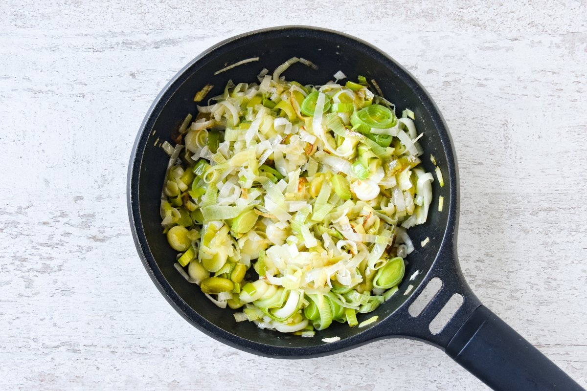Pochamos los puerros en la mantequilla