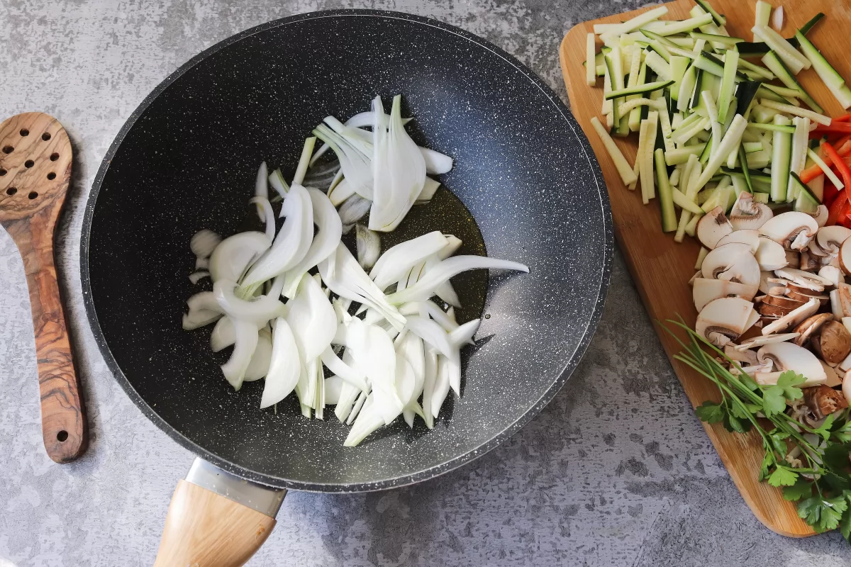 Pochar cebolla empanada de verduras