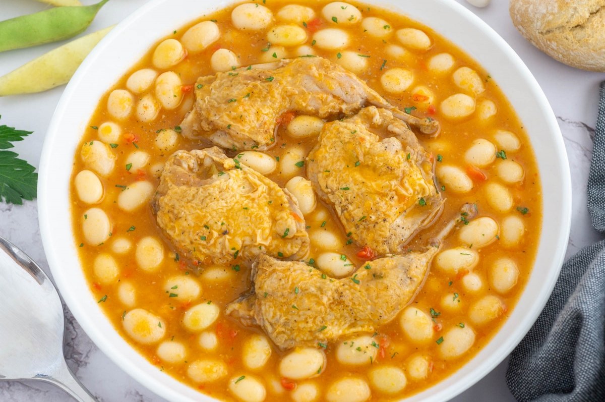 Pochas con codorniz a la riojana