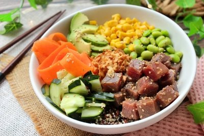 Poke bowl de quinoa y atún