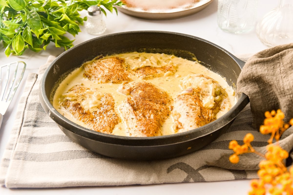 Pollo cajún listo para servir