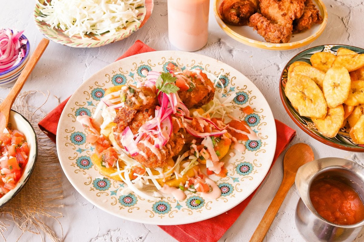 Pollo chuco con plátano frito