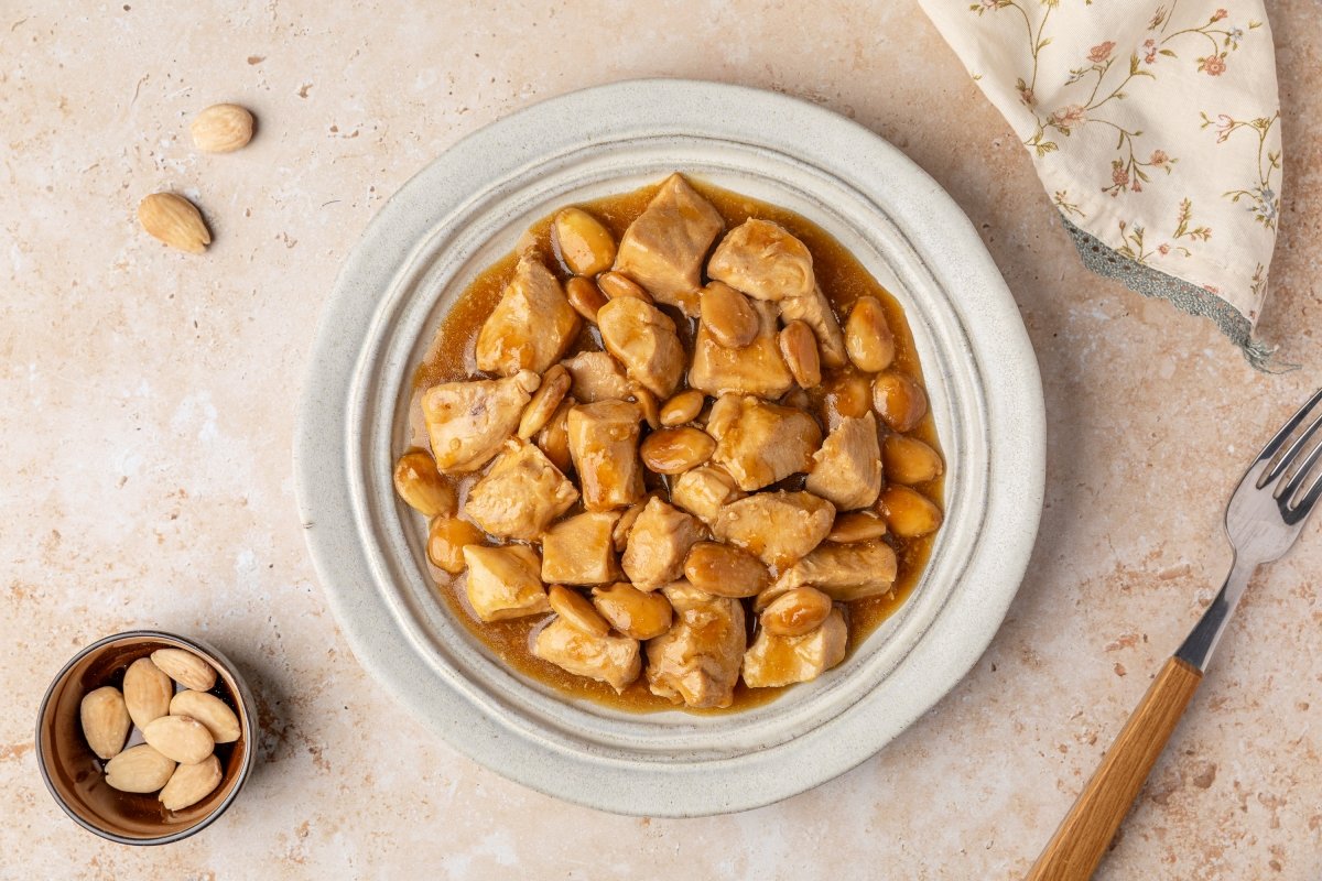 Pollo con almendras en Thermomix preparado