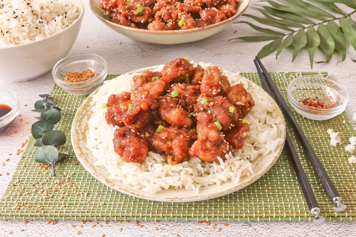 Pollo del general Tso con arroz