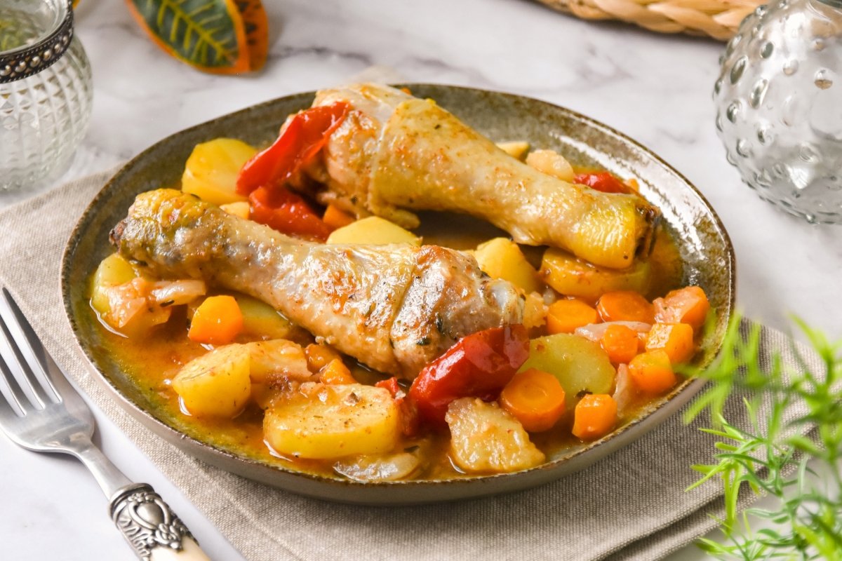 Pollo en salsa con patatas casero