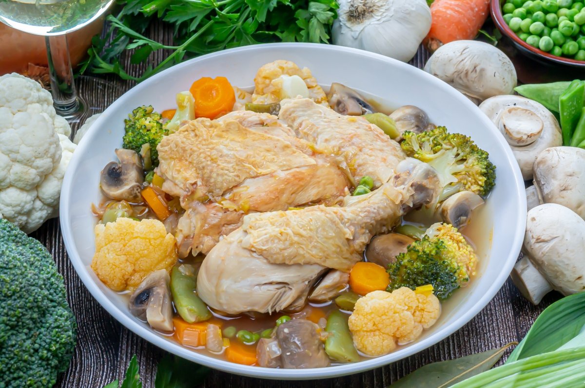 Pollo guisado con verduras