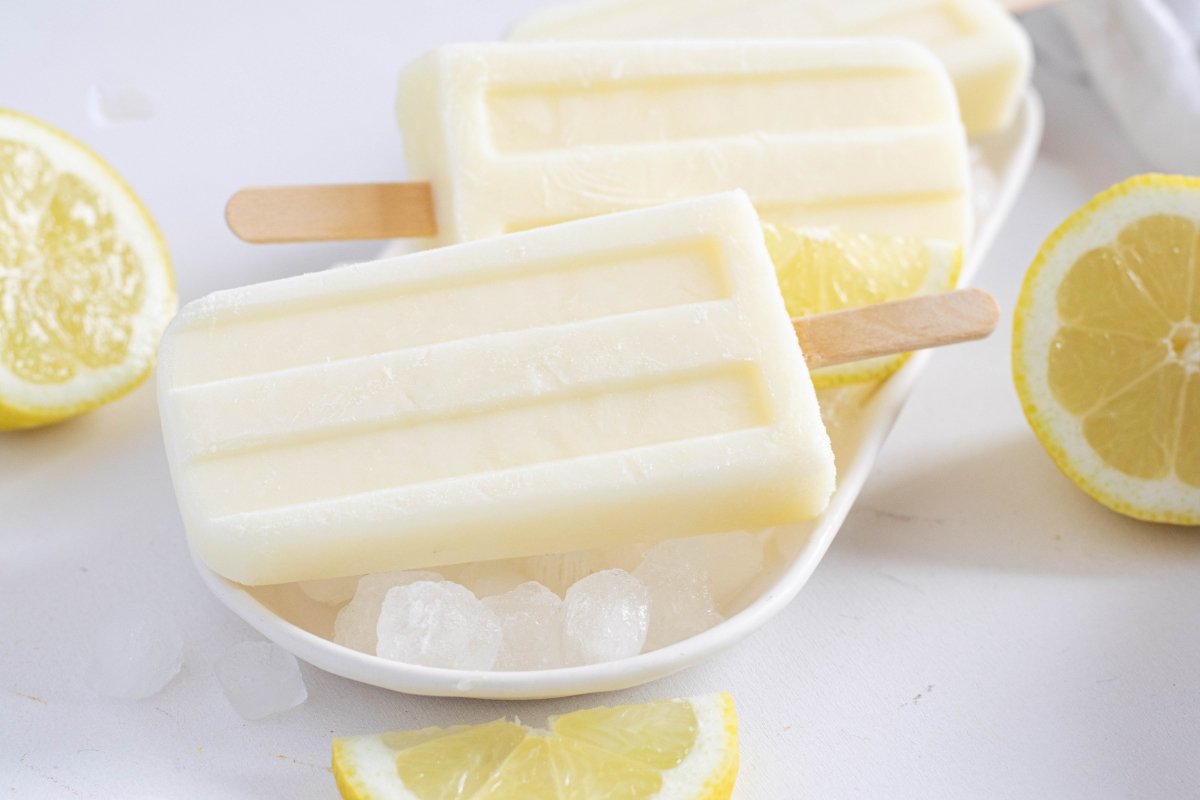 Condensed milk and lemon popsicles on the plate