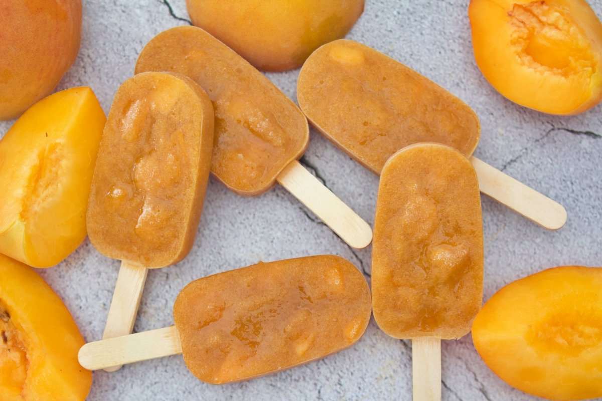 Frozen peach popsicles