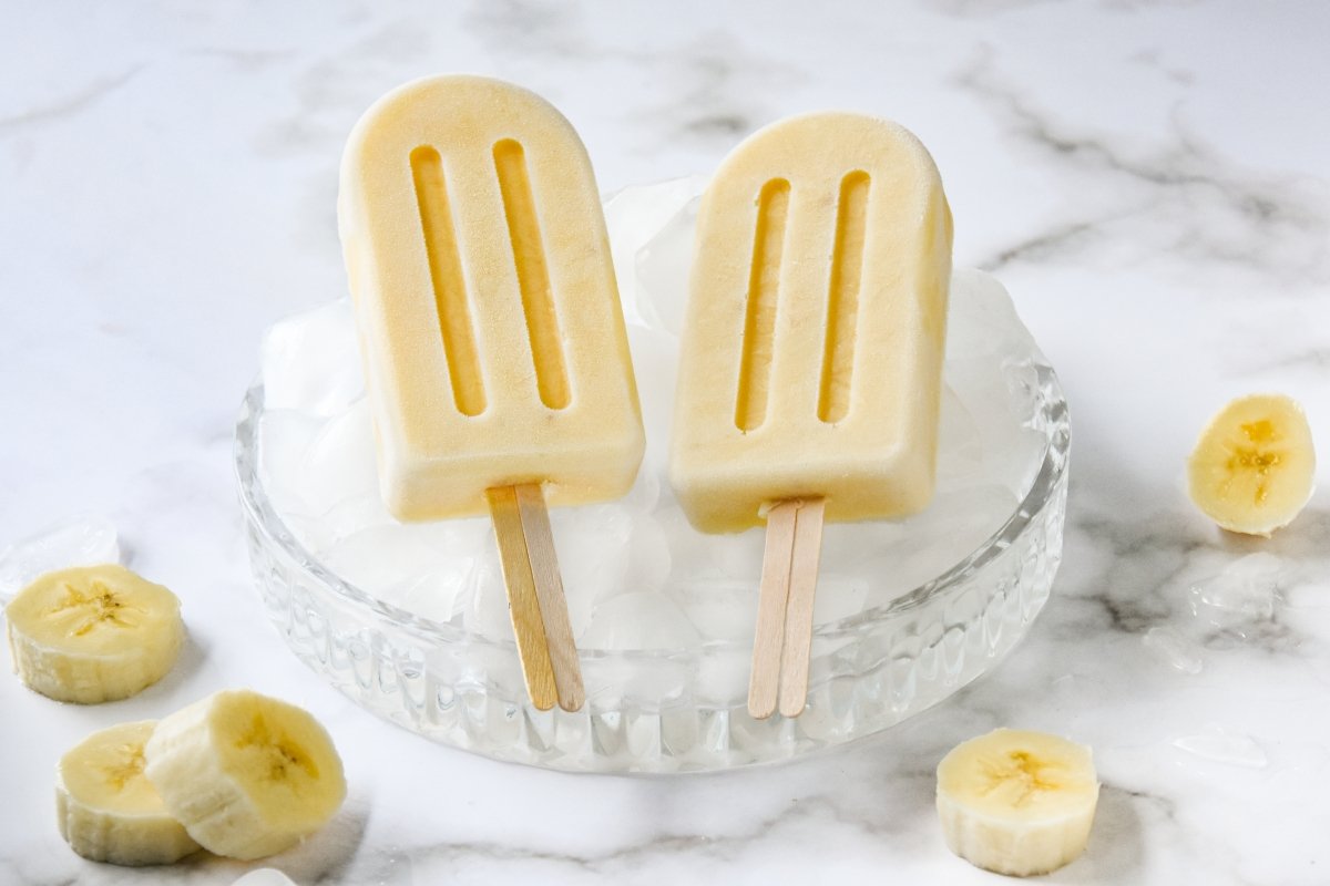 Plantain popsicles ready to serve