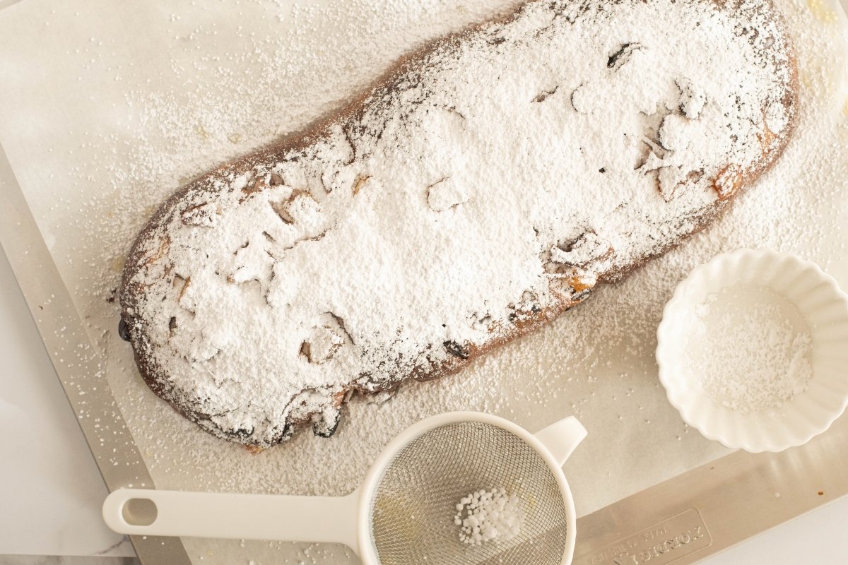 Ponemos el azúcar glas en el stollen