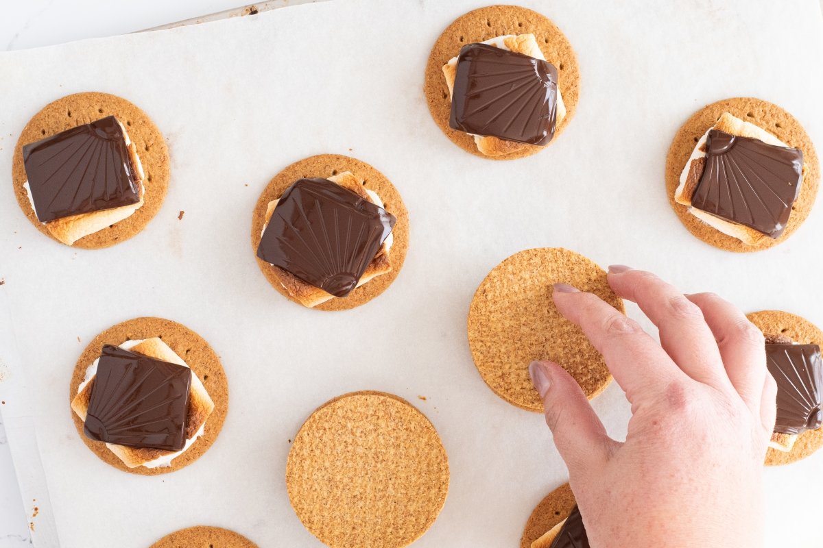 Ponemos el chocolate y las galletas