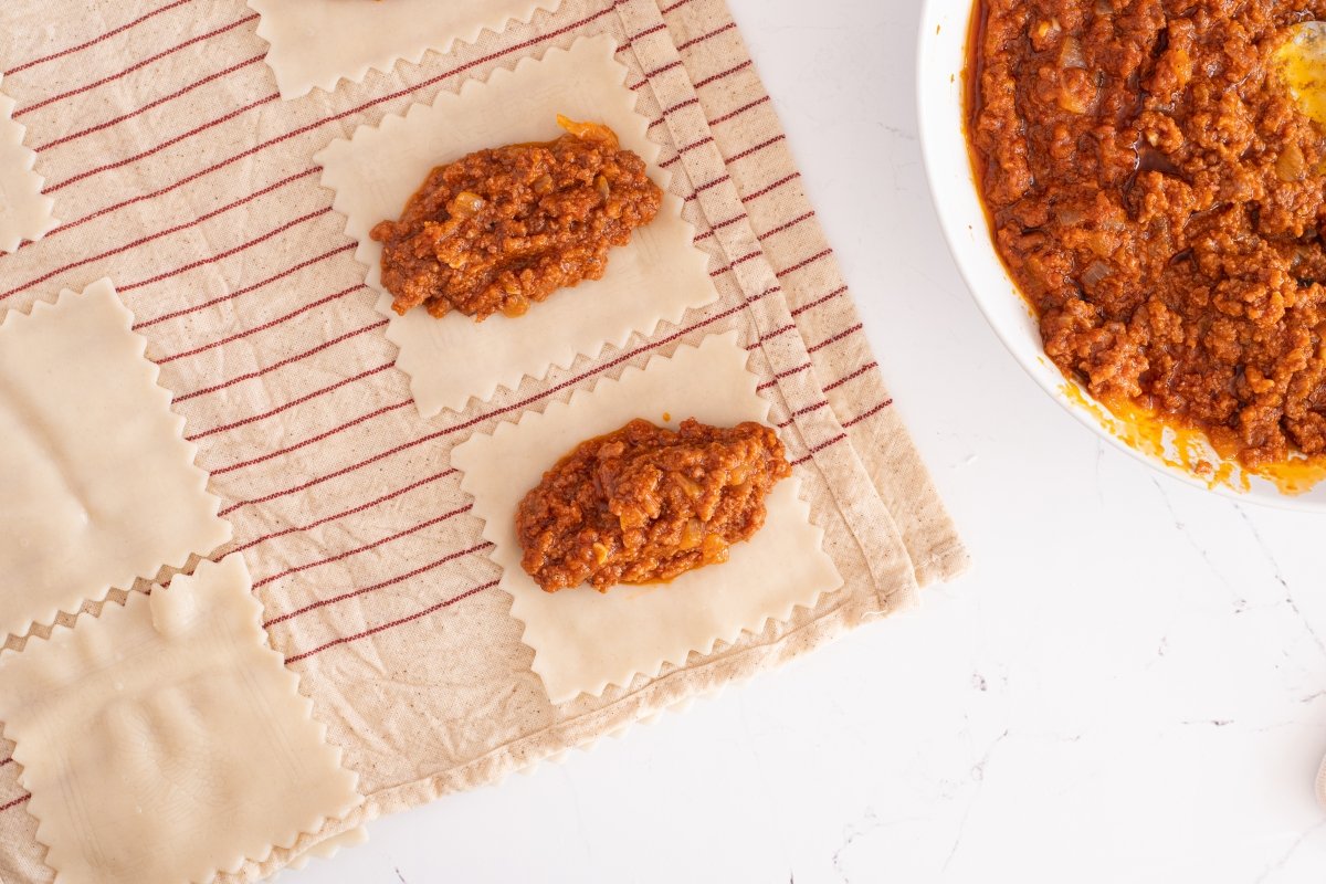 Ponemos el relleno de los canelones rossini