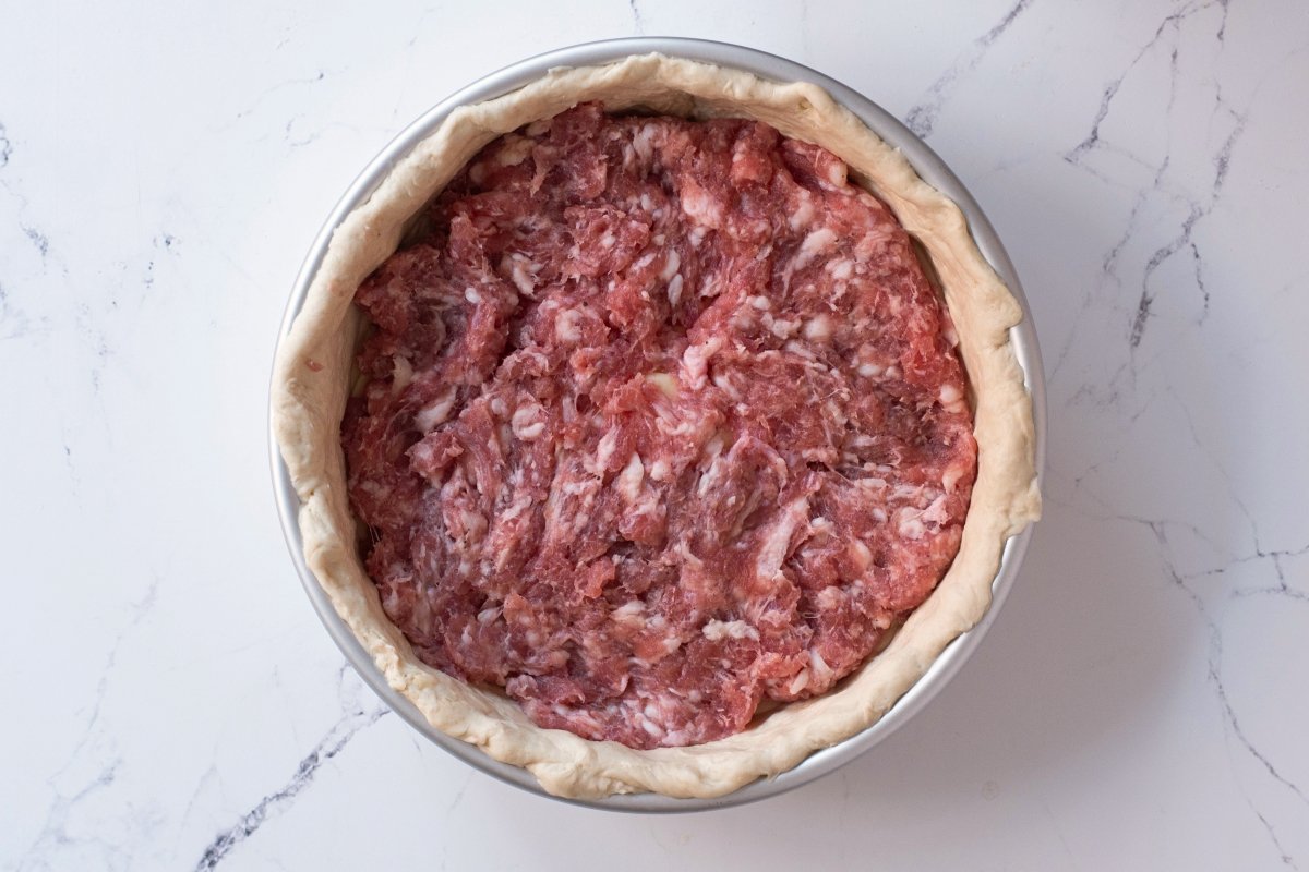 Ponemos la salchicha de la pizza Chicago