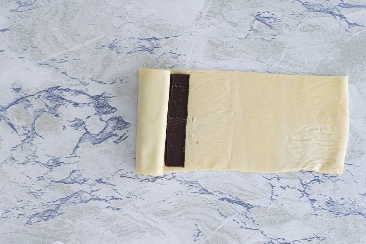 We put the second chocolate bar of the chocolate Neapolitans