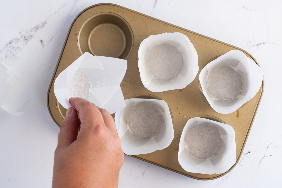Ponemos las cápsulas de los muffins de chocolate