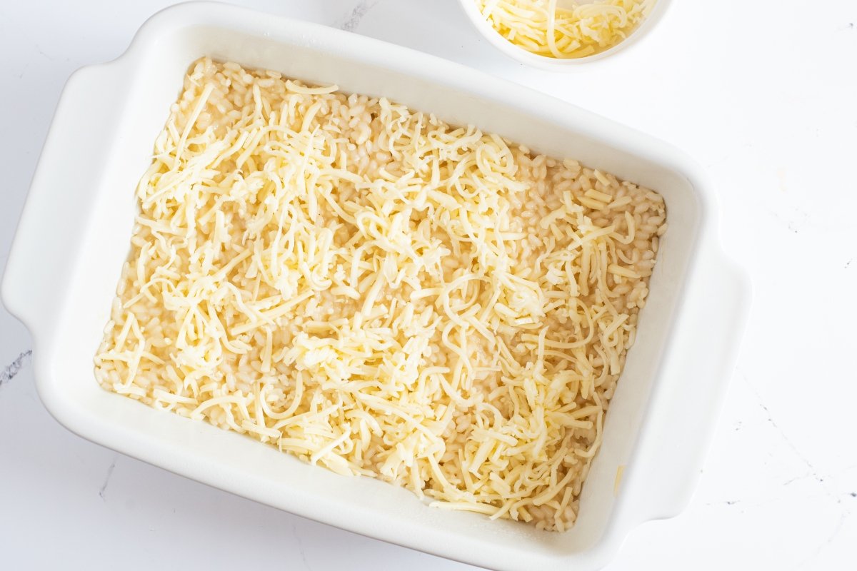 Ponemos una capa de queso al pastelón