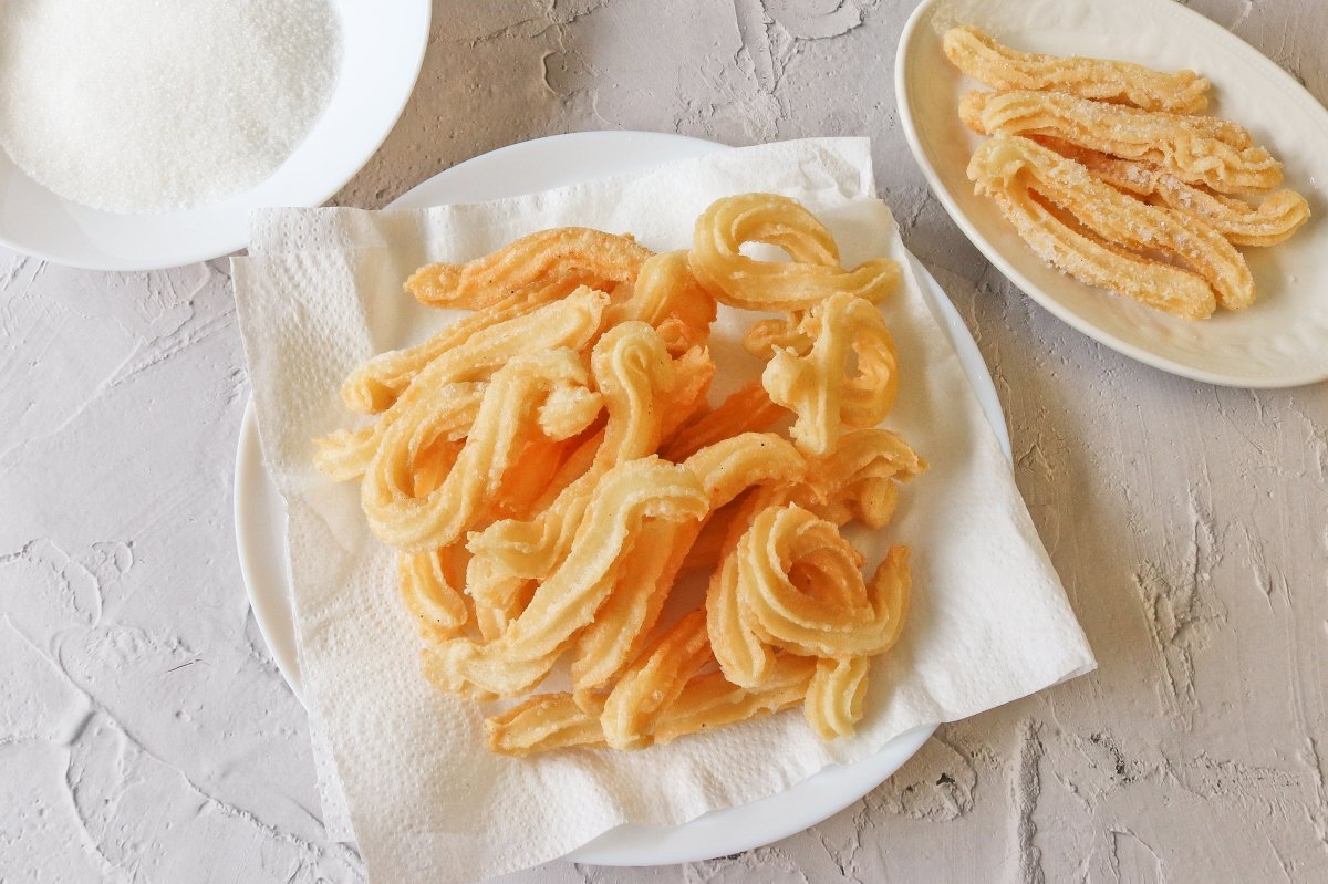 Poner azúcar a los churros sin gluten