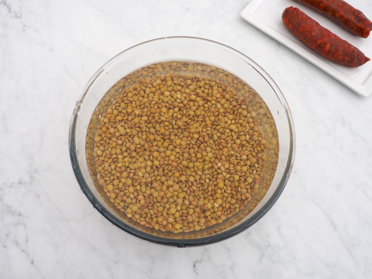 Poner las lentejas a remojo