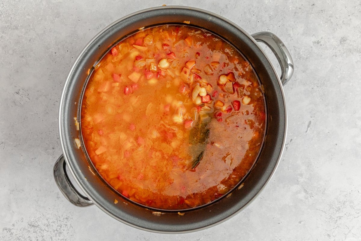 Potaje de garbanzos con verduras antes de las acelgas