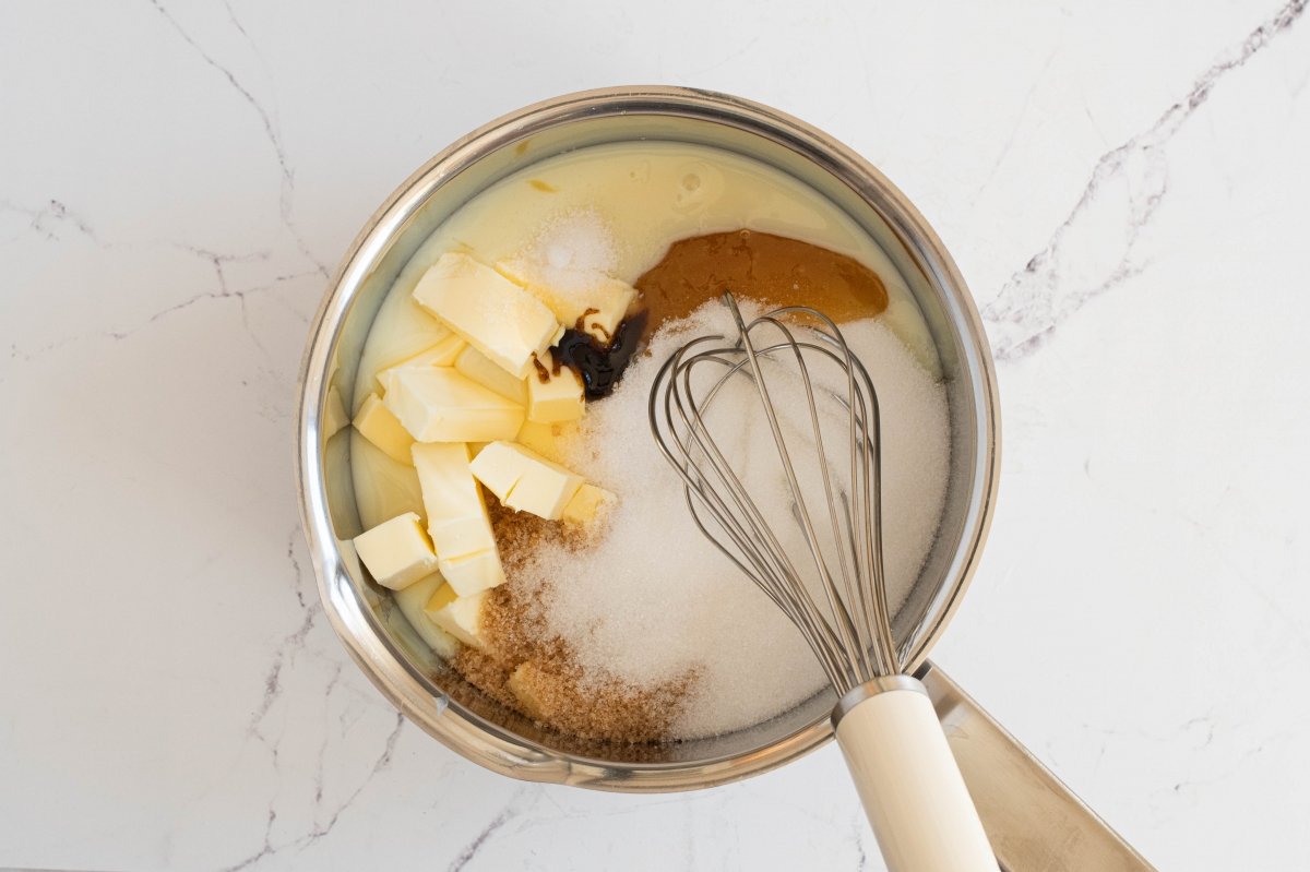 Preparamos el caramelo del caramel shortbread