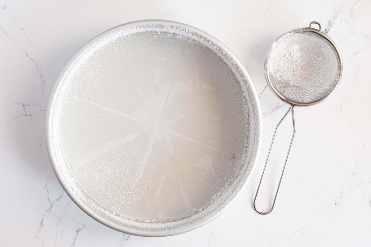 Preparamos el molde de la tarta capuchina