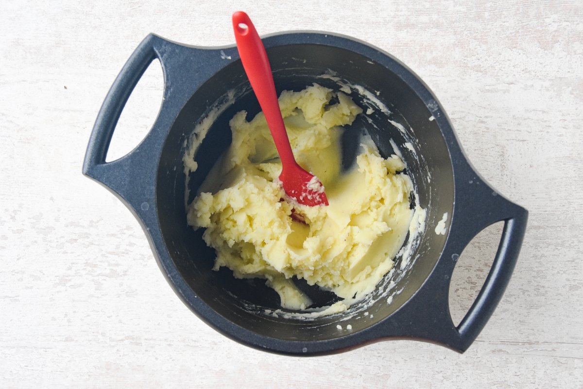 Preparamos el puré para el fish pie