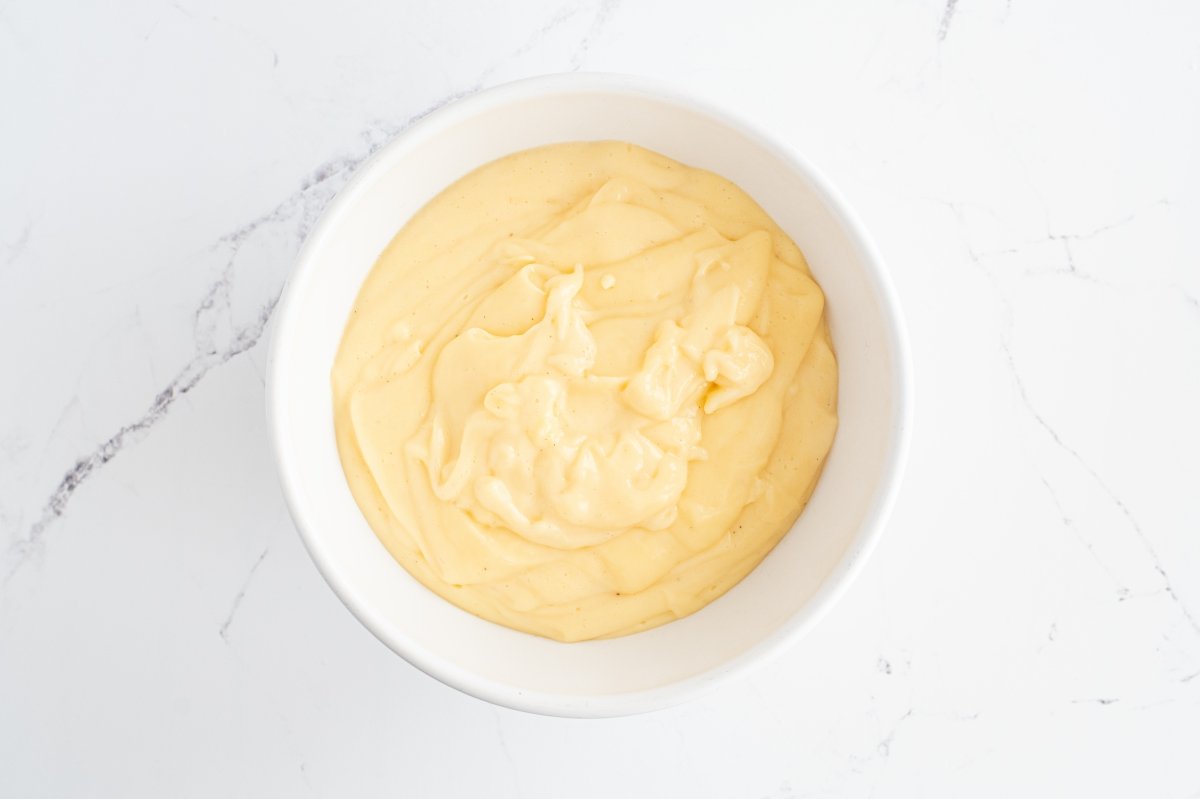 Preparamos la crema pastelera de la torta della nonna