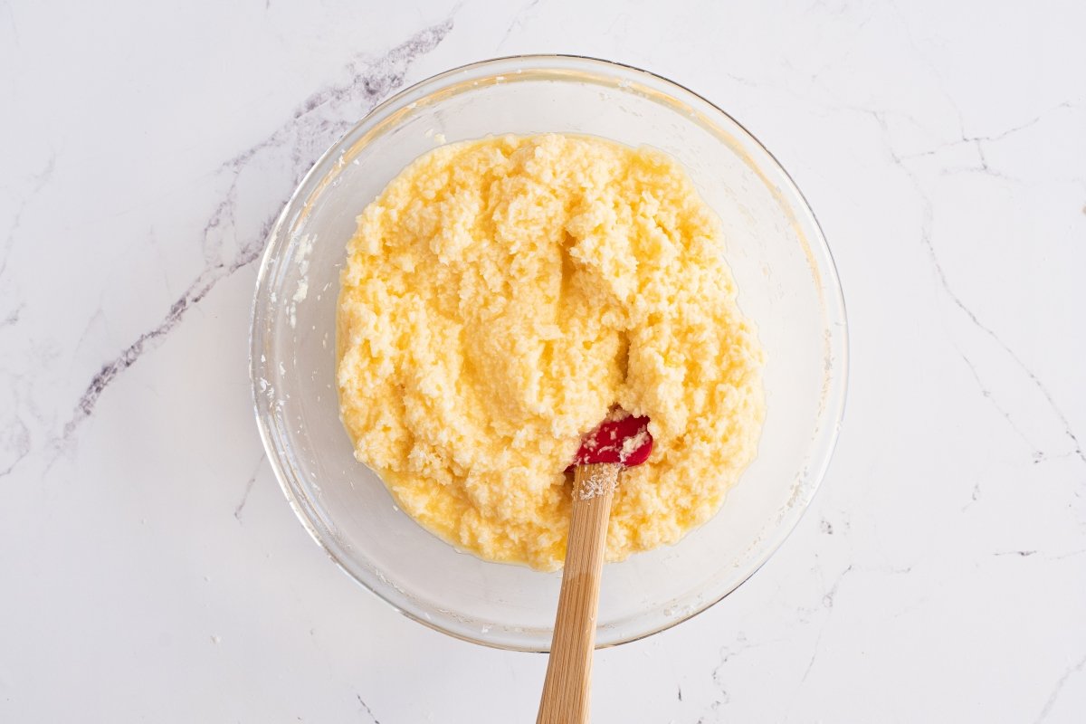 Preparamos la mezcla de coco de la tarta de coco