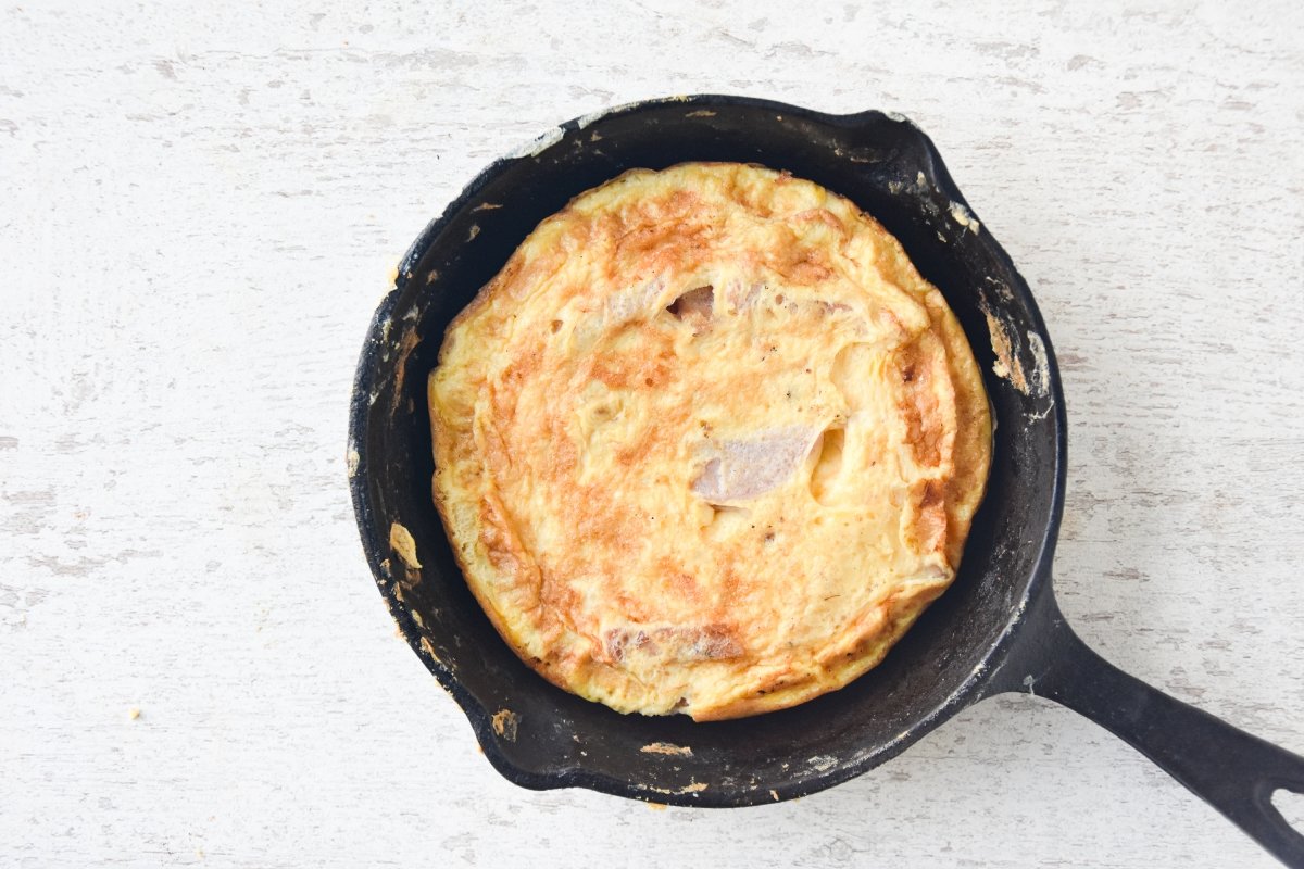 Preparamos la tortilla de jamón