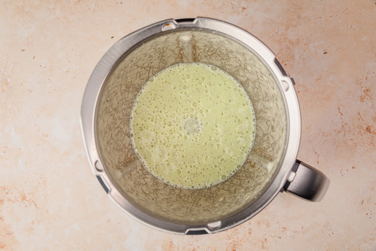 Preparando el batido de kiwi