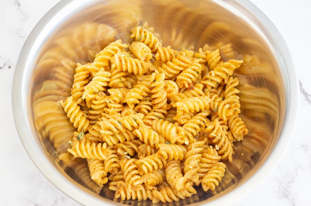 Preparar el aliño de las pasta chips