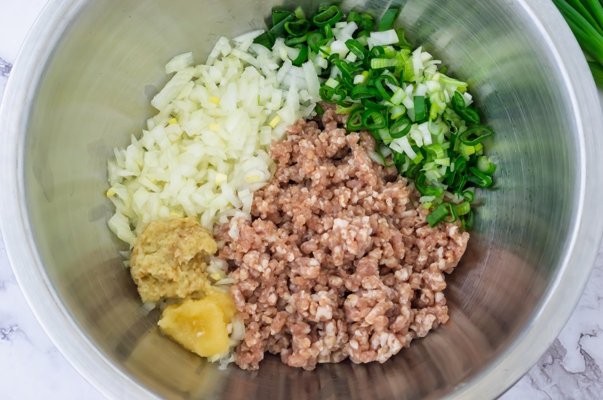 Preparar el relleno de los baozi