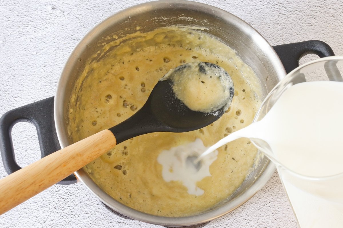 Preparar la bechamel de la lasaña en freidora de aire