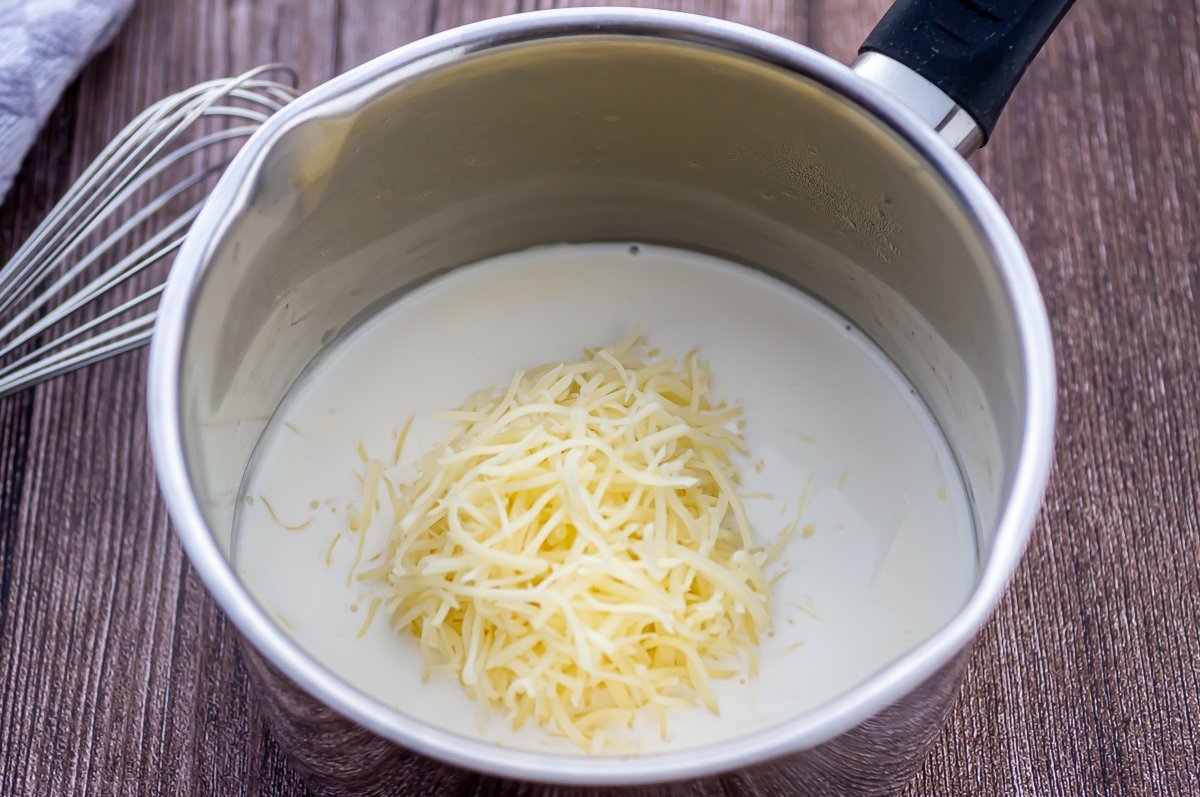 Preparar la salsa de queso para los macarrones