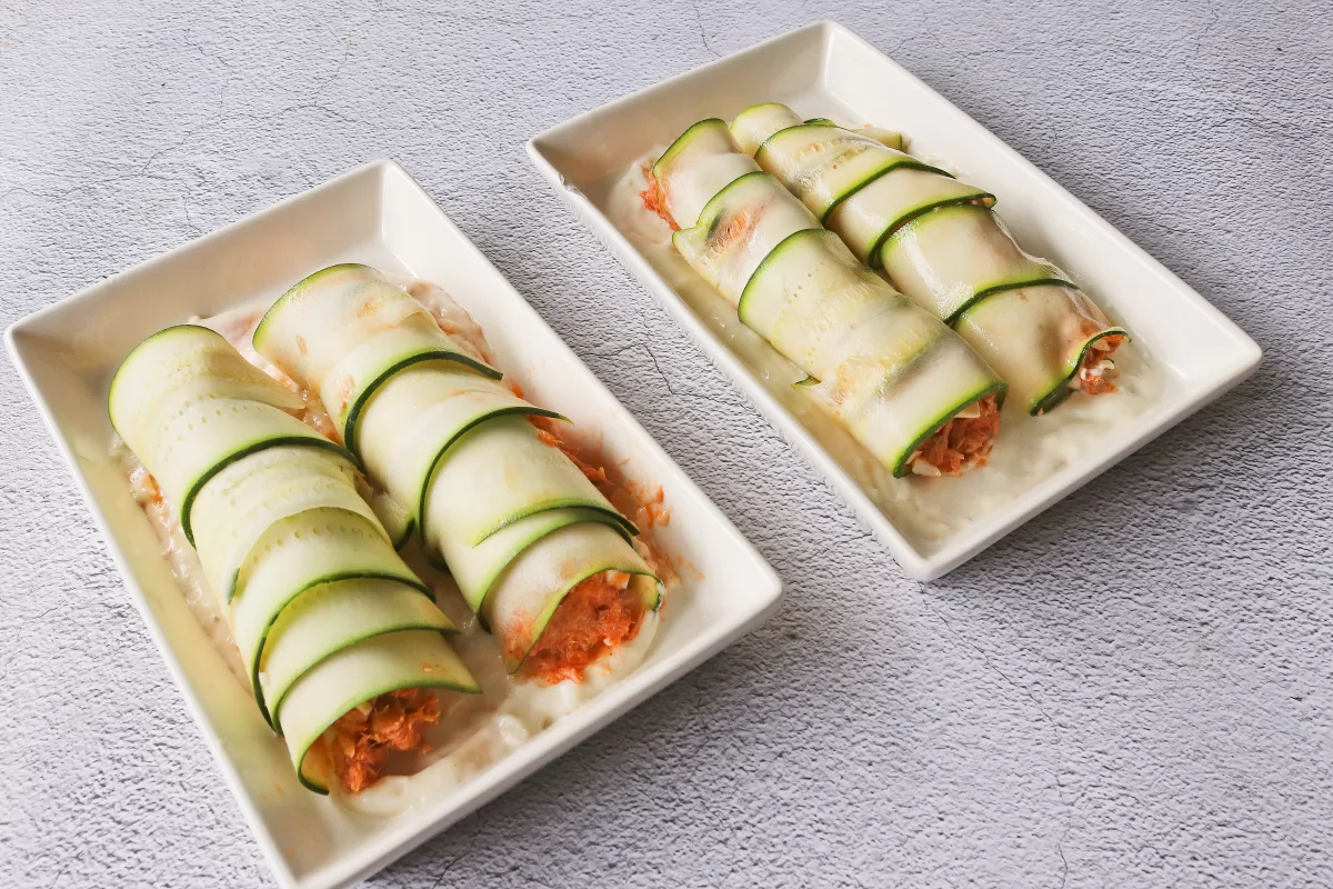 Preparar los canelones de calabacín para ir al horno