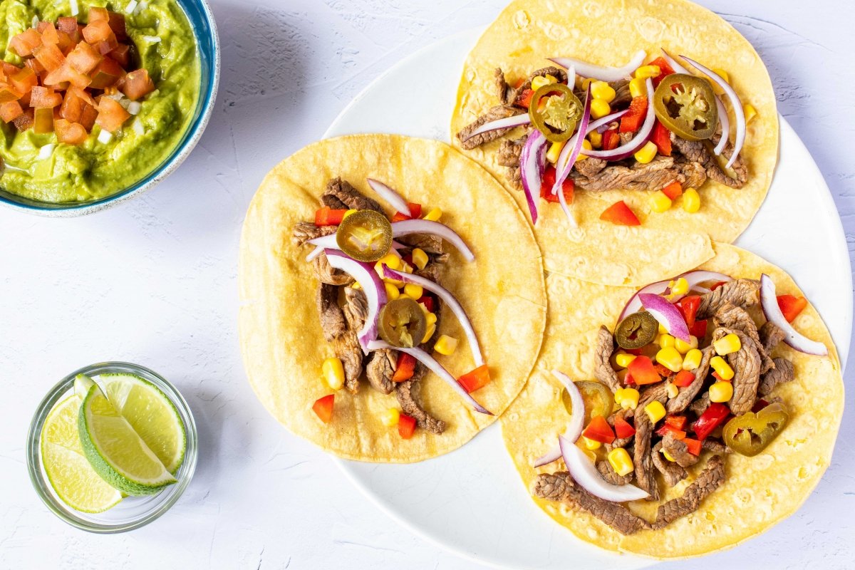 Tacos mexicanos de carne caseros, receta casera popular